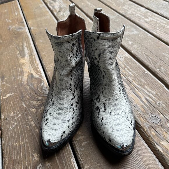 EUC Jeffrey Campbell Cromwell Cutout Booties Black and White Snake Women's 9.5 - Picture 1 of 15